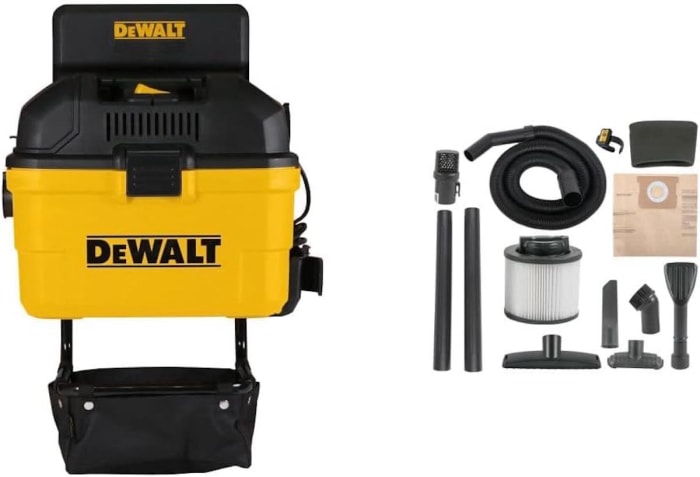 Un aspirateur eau/poussière mural DeWalt de 6 gallons et 5 CV se trouve à gauche et ses pièces, accessoires et accessoires se trouvent à droite sur un fond blanc vierge.