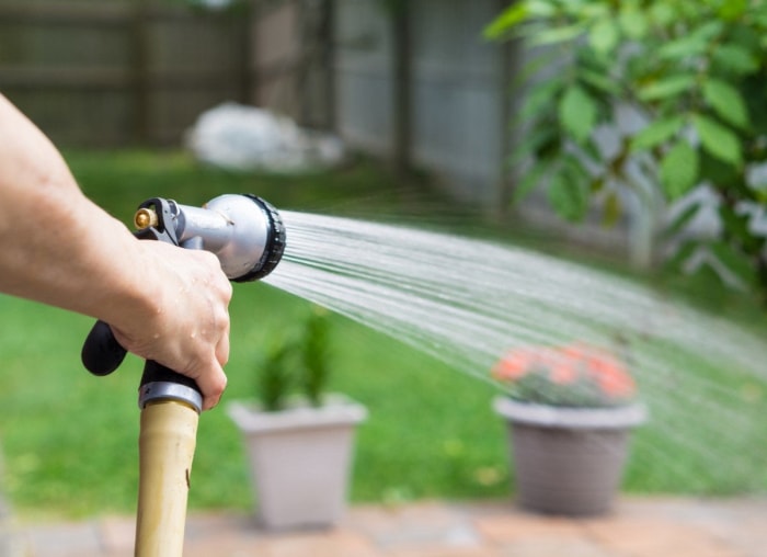 Les choses à faire et à ne pas faire pour nettoyer les meubles de patio