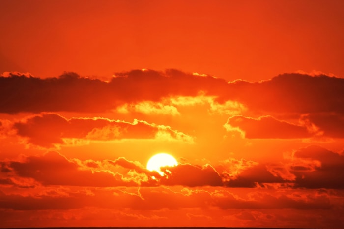 12 façons de prédire le temps en observant la nature dans votre jardin - red sky