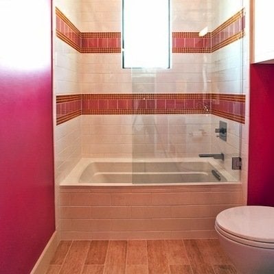 Petite salle de bain ? 8 choix de couleurs pour un espace optimisé