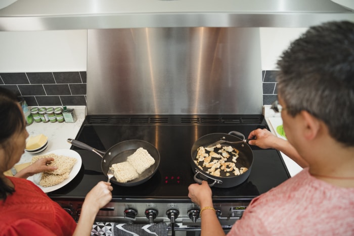 iStock-928395426 adieu aux cuisinières à gaz utilisant un four électrique