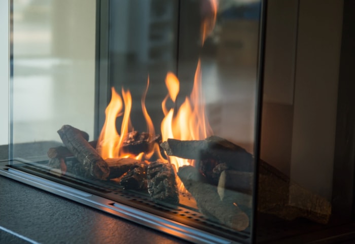 foyer au gaz ou électrique - bûches pour foyer au gaz