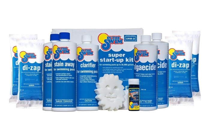 Tout ce dont vous avez besoin pour ouvrir votre piscine pour la saison In the Swim Pool Super Opening Chemical Start-Up Kit