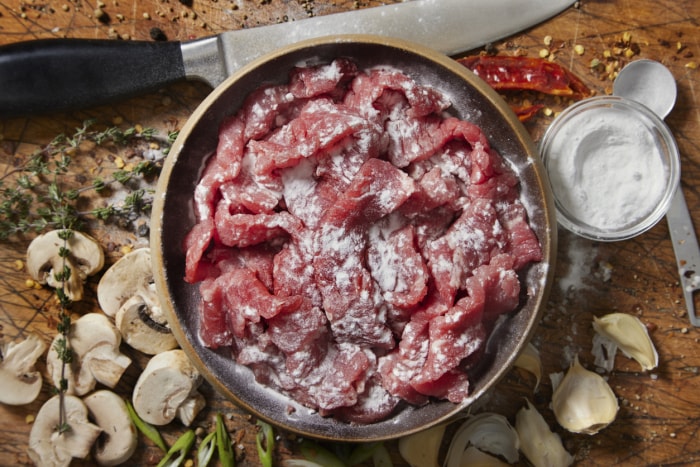 Velouté de bœuf - Attendrir un morceau de bœuf bon marché pour le faire sauter à l'aide de bicarbonate de soude