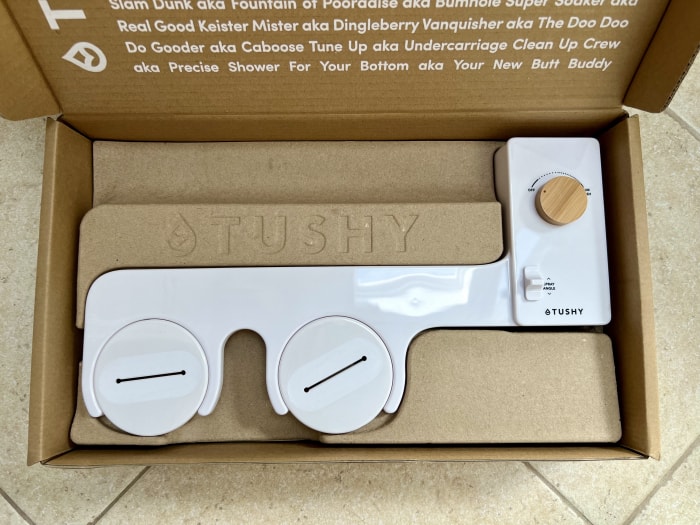 Tushy Bidet 3.0 nouvellement ouvert dans sa boîte