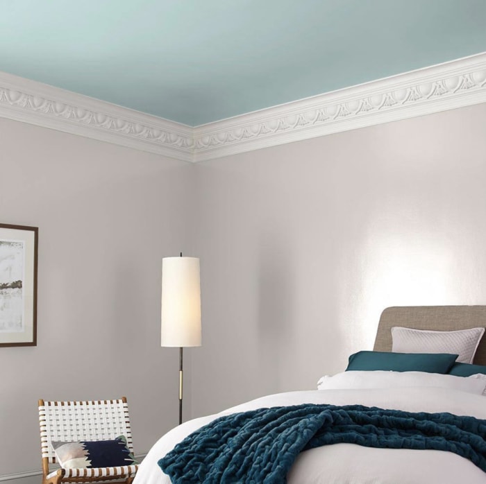 Plafond avec peinture bleu ciel