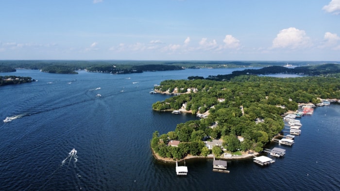 iStock-1419620049 endroits les moins chers pour acheter des terres Lake of the Ozarks