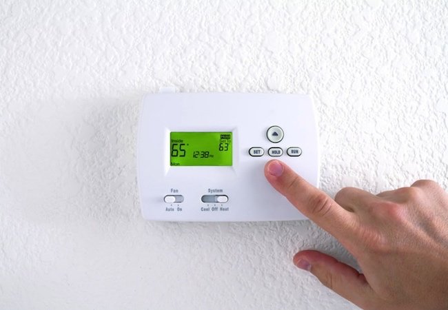 Dépannage du climatiseur - Coup d'action du thermostat