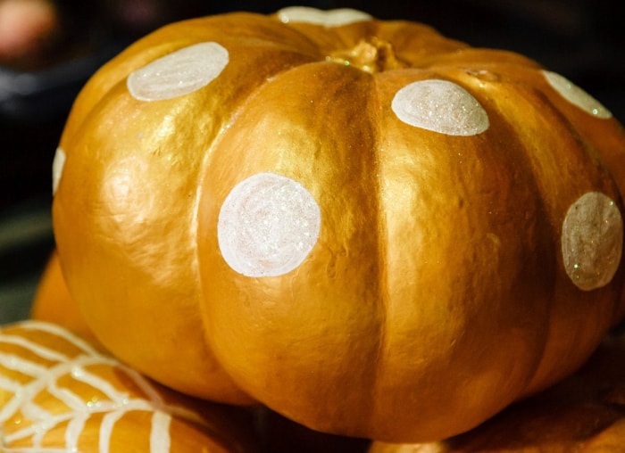 35 citrouilles peintes faciles à réaliser pour égayer votre Halloween