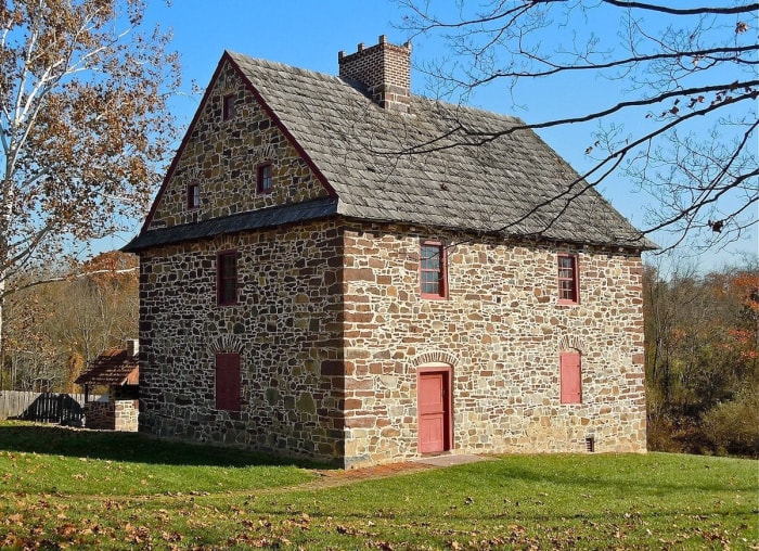 13 maisons des colonies d'origine qui existent encore aujourd'hui