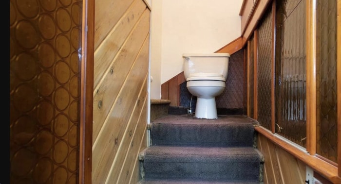 Maison de Newton PA avec toilettes sur le palier, photo de Zillow