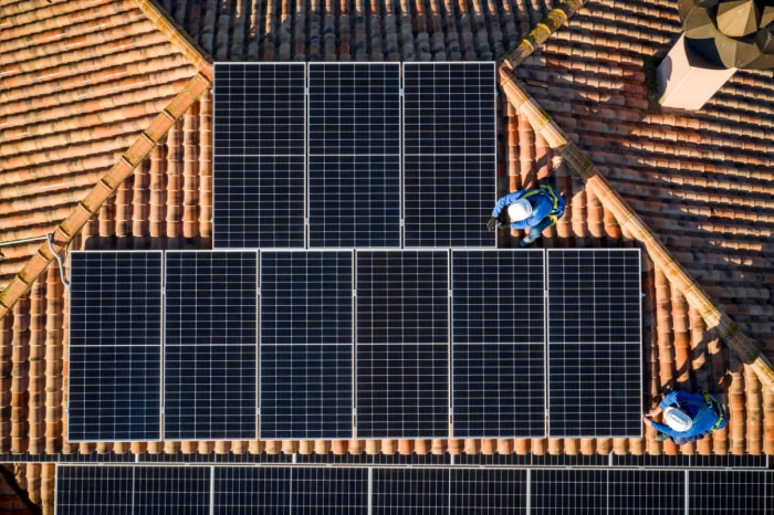 Résolu ! Comment utiliser les panneaux solaires de votre maison pour recharger votre voiture électrique - installation de panneaux solaires