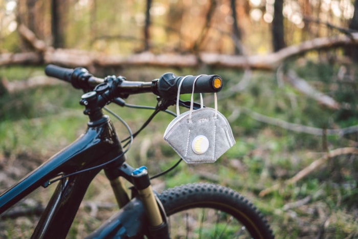 Masque sur vélo