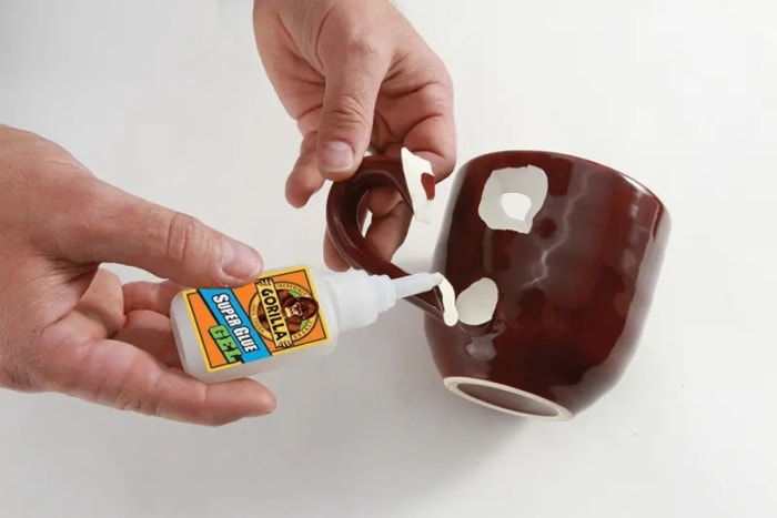 combien de temps la super glue met-elle à sécher - super gluing broken cup