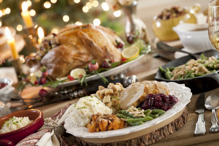 Service de table élégant pour le dîner de Thanksgiving