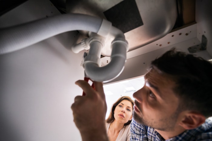 iStock-1255007850 comment déboucher un drain nettoyer un drain et un tuyau