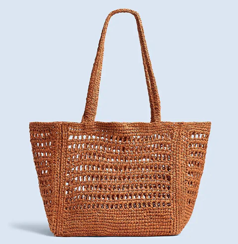 A straw beach tote