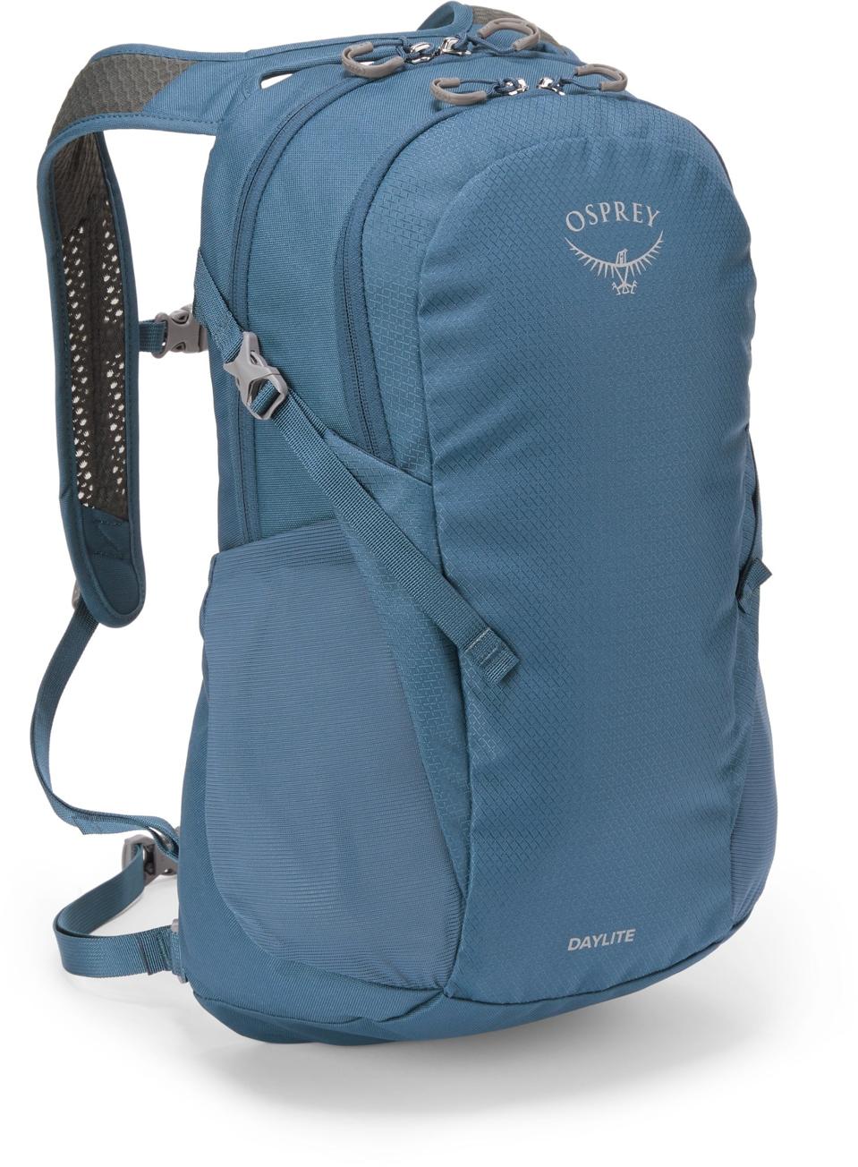 Product shot of the Osprey Daylite Pack in the Wave Blue color. 