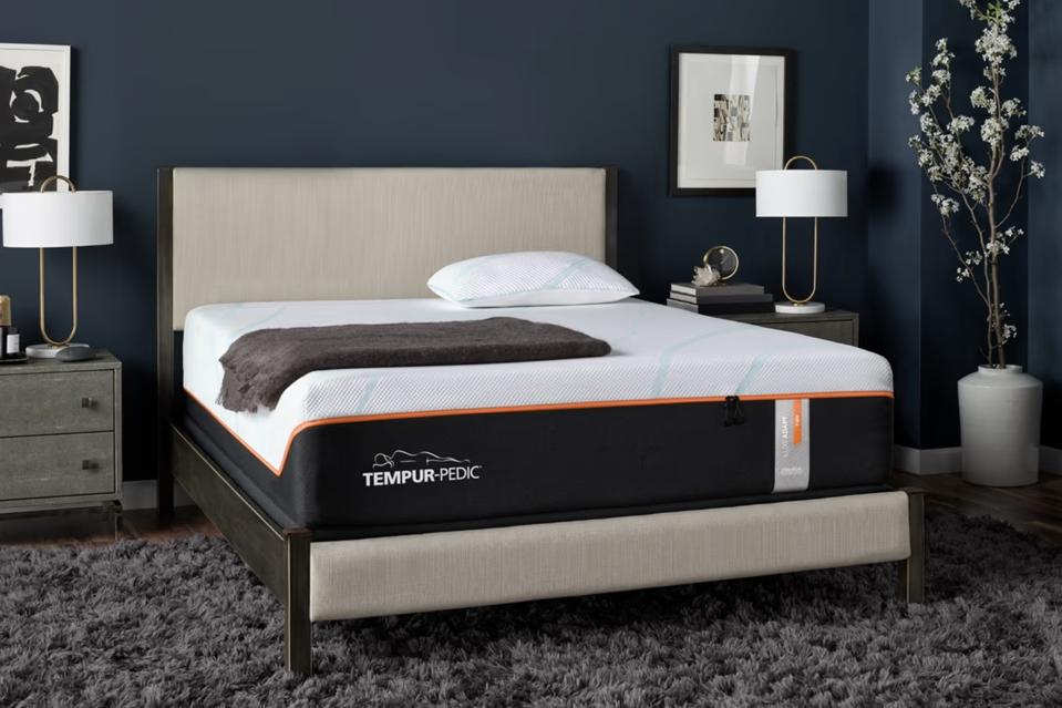 Best Luxuary Mattresses: Tempur-Pedic LuxeAdapt