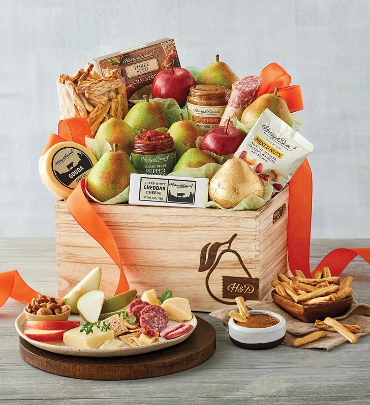 Best Gift Basket: Harry & David Grand Signature Gift Basket