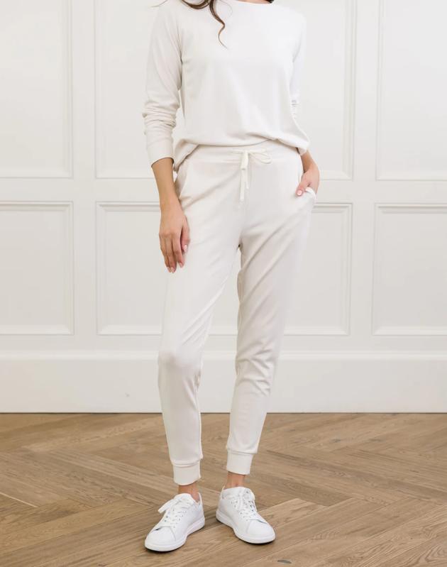 Cozy Earth Bamboo Jogger Pant on a female figure