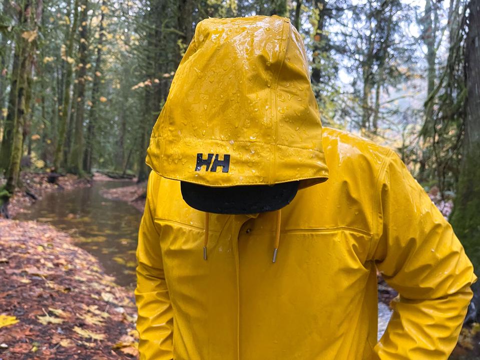 Rain-Jackets_Helly-Hansen-Moss-06_Steve-Redmond-lo