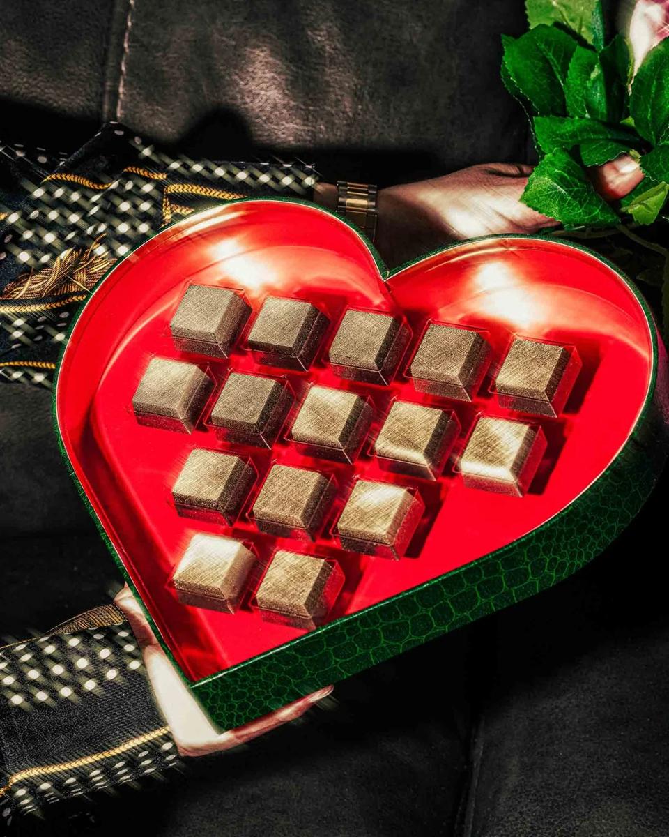 Best Valentine's Day Gift For Friends: Compartes Valentine's Day 24 Karat Gold Moet Champagne Chocolates Box 