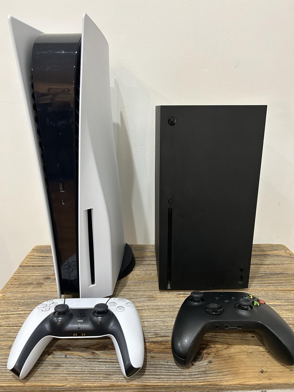 A side-by-side photo of the PlayStation and the Xbox.