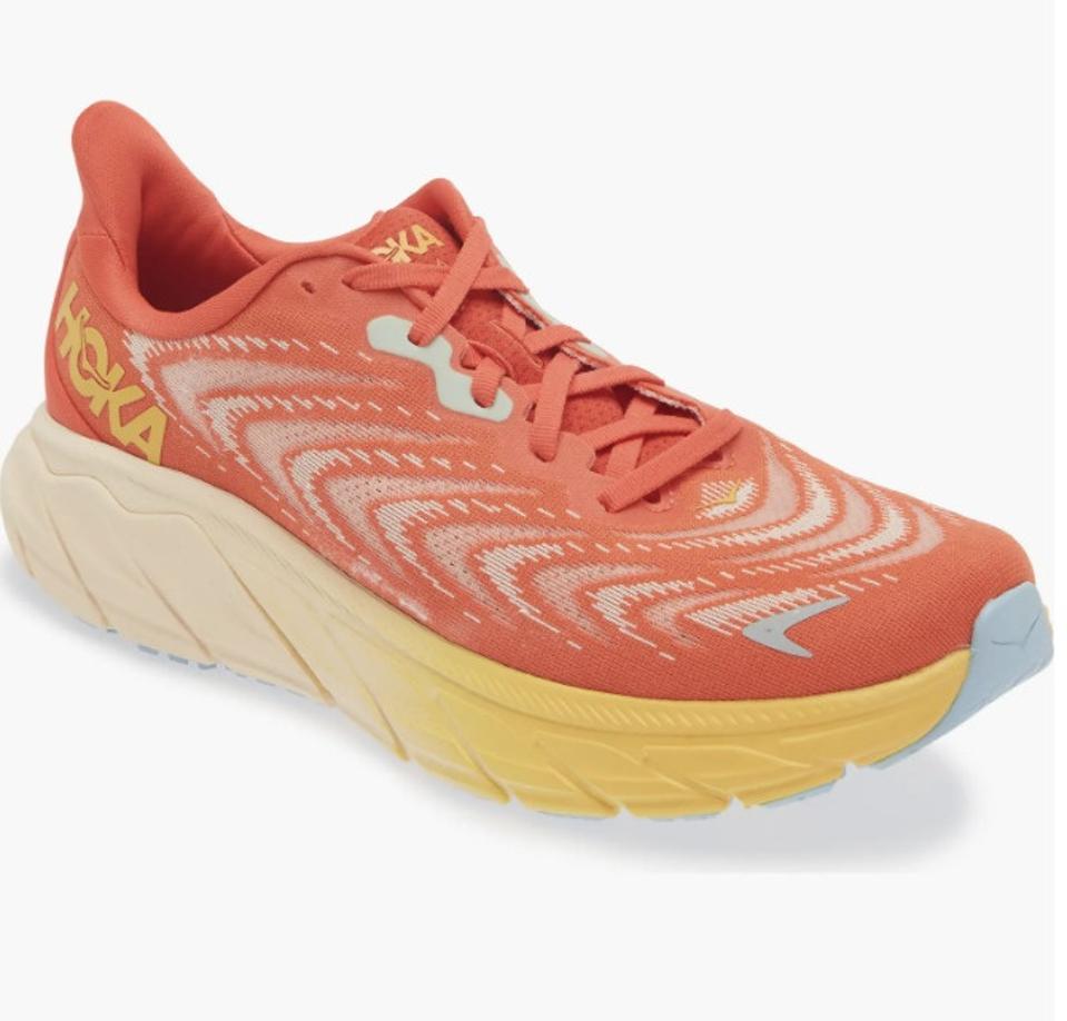 Product shot of a men's Hoka Arahi 6 sneaker in the Summer Song / Mountain Spring colorway