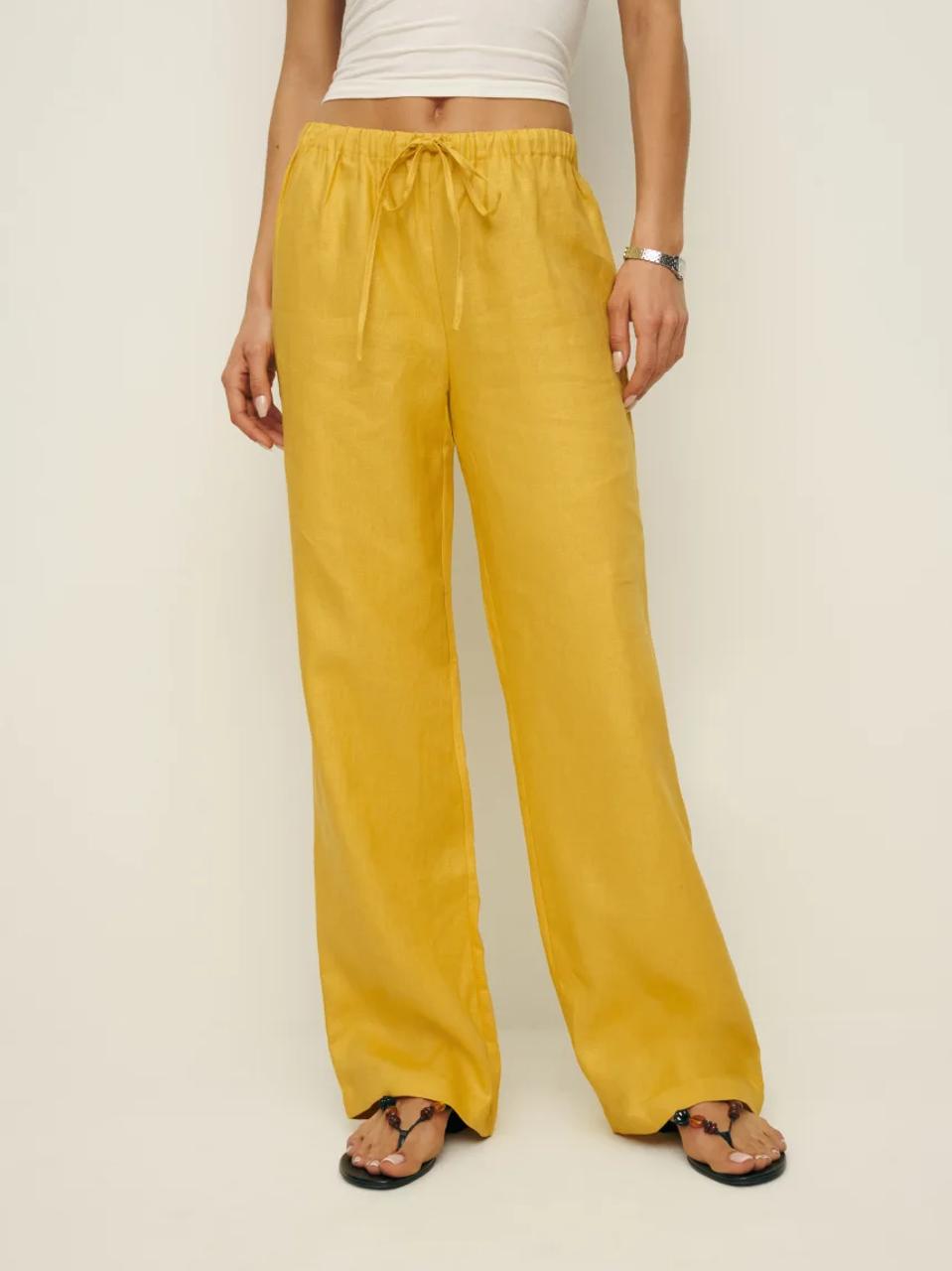 Reformation Olina Linen Pant on a female figure