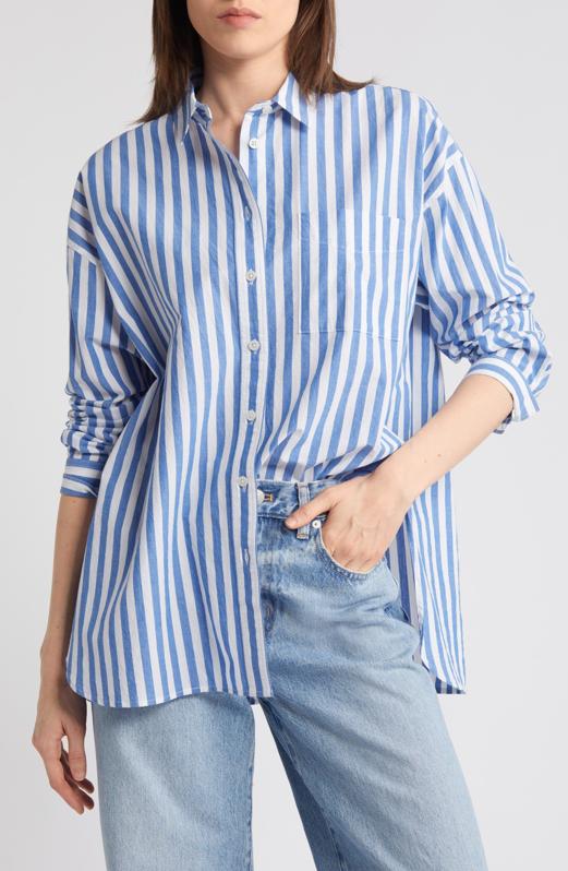 A woman wearing a Madewell The Signature Poplin Springy Button-Up Shirt in Hermitage Blue.