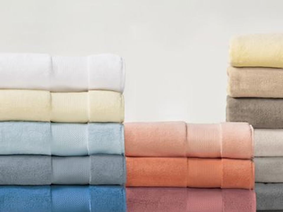 best bath towels Frontgate Resort Collection 3 multicolor piles folded against white bg