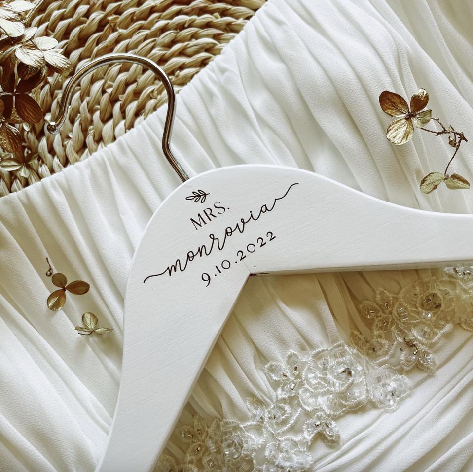 PrintSmitten Customized Wedding Dress Hanger