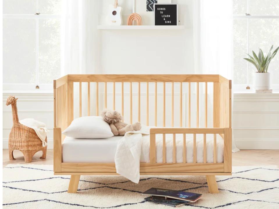 Babyletto Hudson 3-in-1 Convertible Crib with Toddler Rail in natural finish in kids room