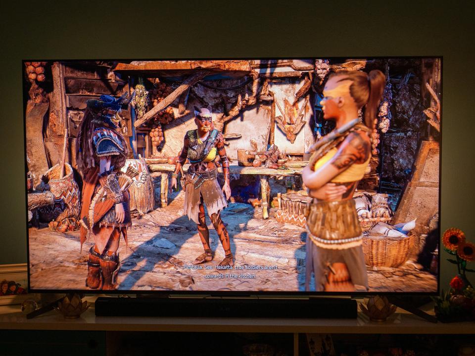 TCL Q7 QLED with a still from Horizon Forbidden West.