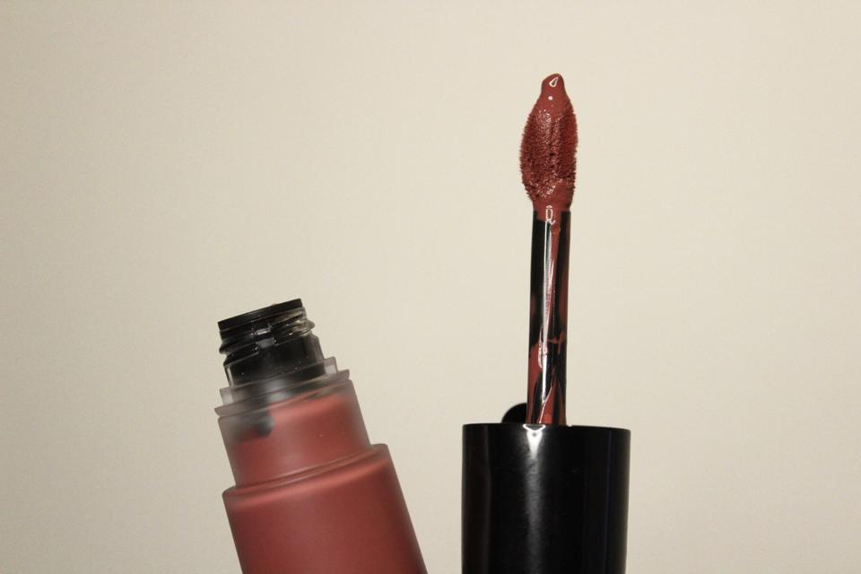 A close-up photo of the bottle and doe foot applicator.