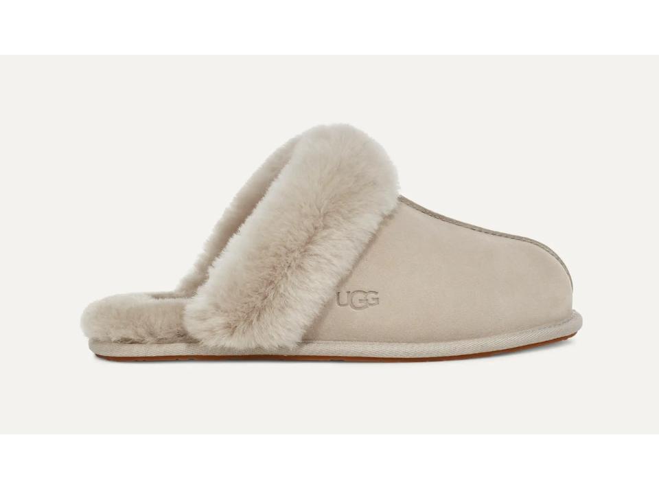 ugg Scuffette II Slipper right in goat color on beige background