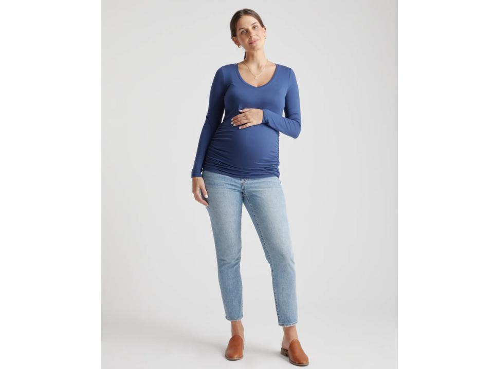 brunette mom wearing light-blue Quince Tencel ruched long-sleeve tee & light jeans full-body