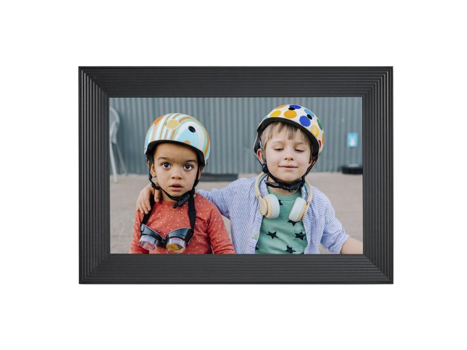 Aura Carver Luxe in gray featuring photo of 2 young boys with colorful helmets outdoors