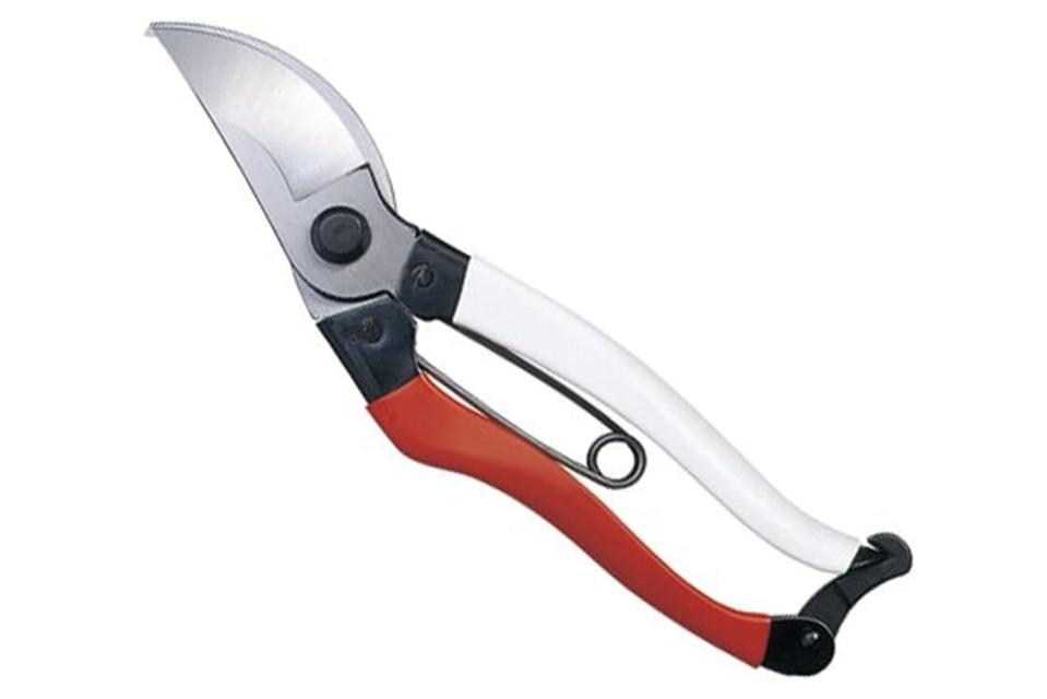 Okatsune 101 7-inch Bypass Pruners against a white background.