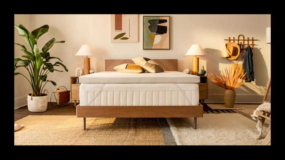 A mattress with the Tempur-Pedic Mattres Topper on top. 