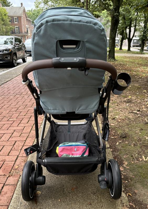 A photo highlighting the under-carriage storage of the Cybex e-Gazelle S e-stroller.