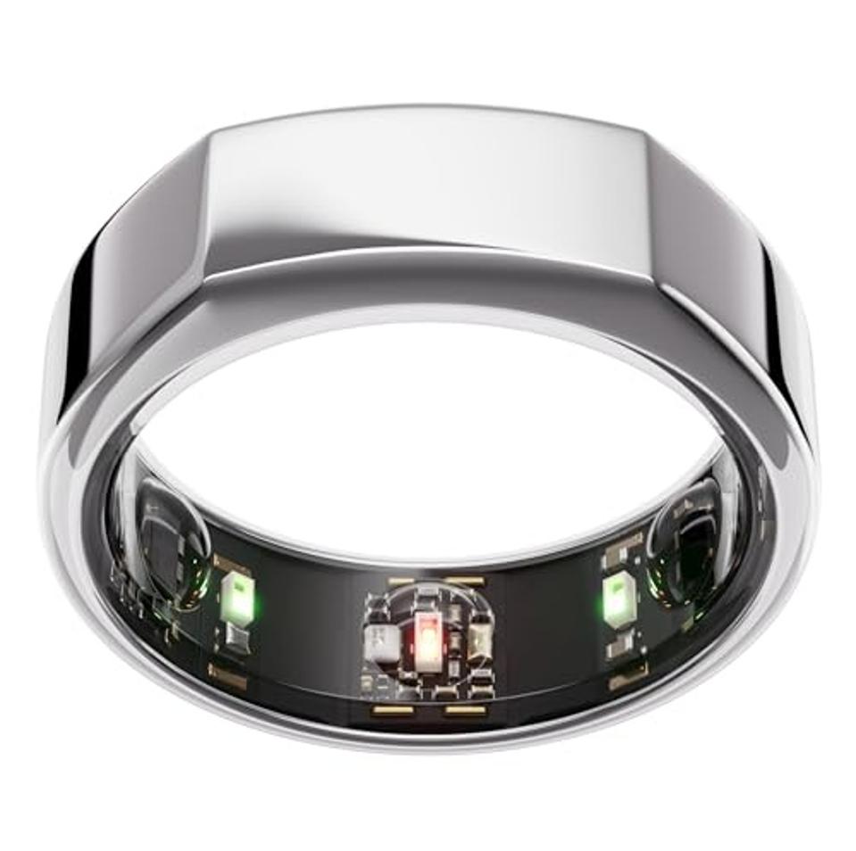 Oura Ring Gen 3 in the Heritage style in silver on a white background