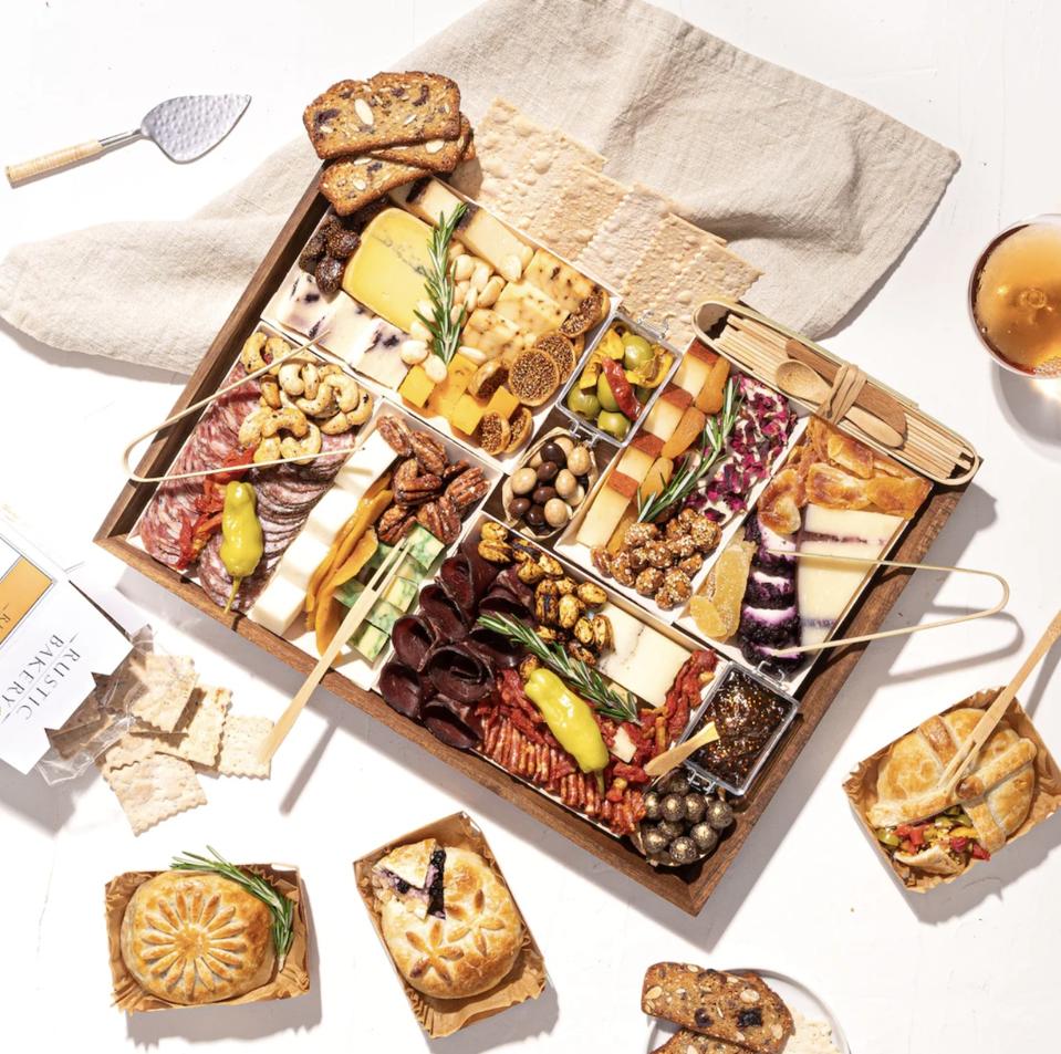 Deluxe Arte Board & Baked Brie Feast