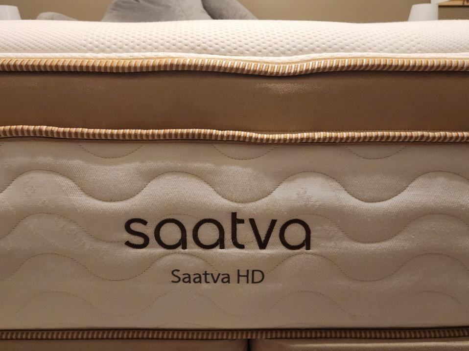 The side of the Saatva HD mattress.