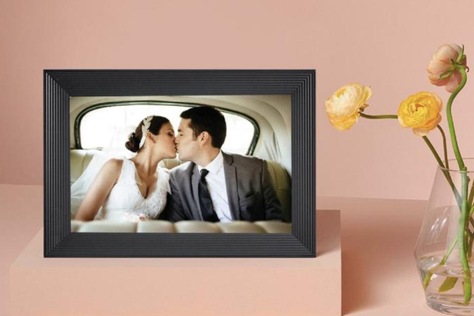 Aura Carver 10.1" WiFi Digital Picture Frame best wedding gifts