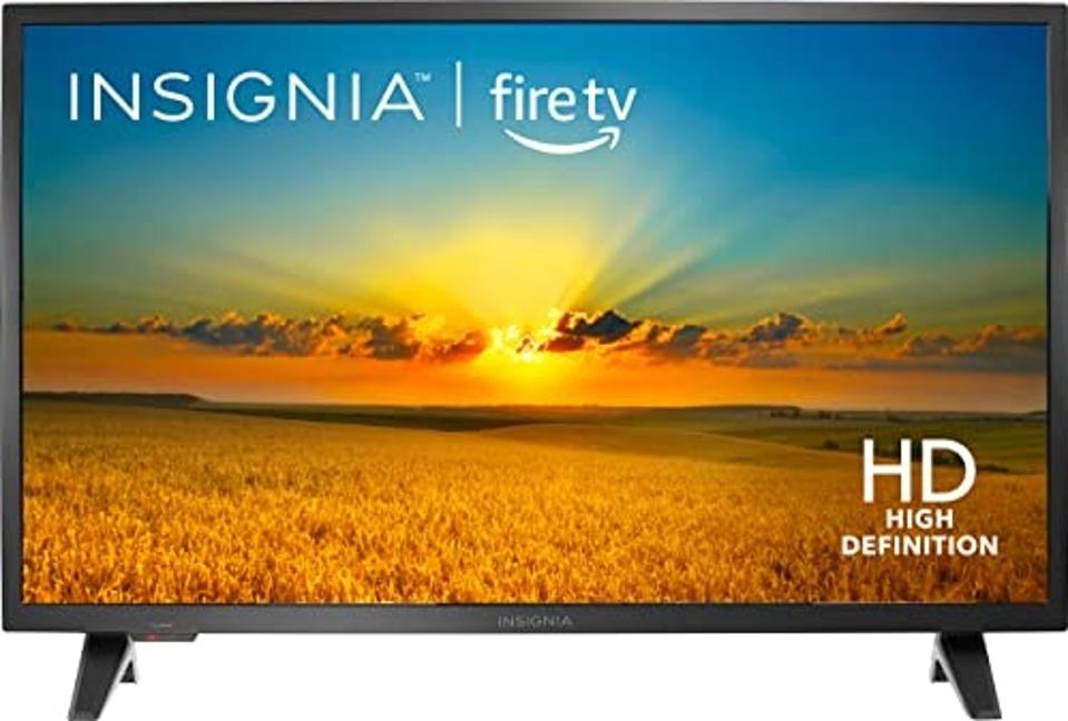 Insignia F20 32-inch featuring a sunset on a white background. 