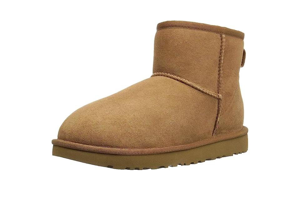 UGG Women's Classic Mini II Boot in Chestnut