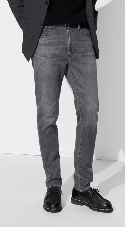 Uniqlo EZY Ultra Stretch Jeans on a male figure