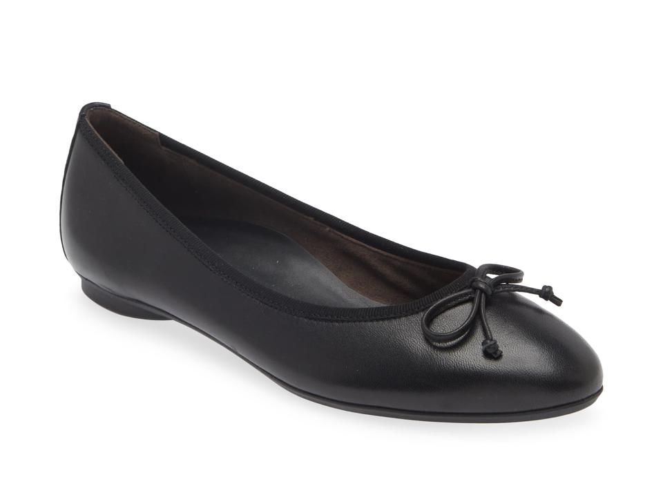 Product shot of a Paul Green Ursula Ballet Flat in black.